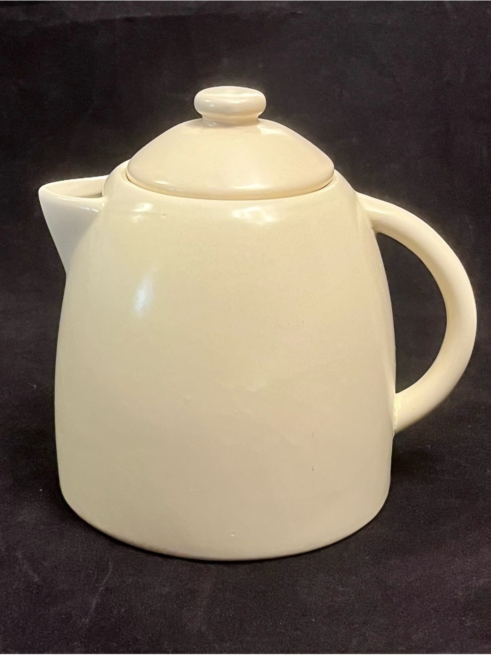 Starbucks Cream Ceramic Teapot with Lid 25oz. 2011